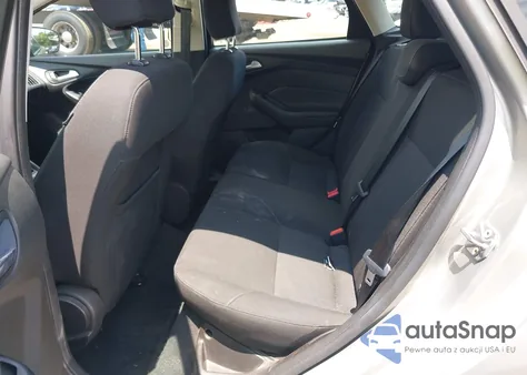 2016 Ford Focus Se z USA, uszkodzony, nr VIN 1FADP3K28GL354215